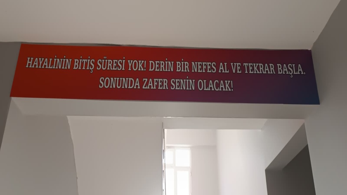 Okulumuzun Kirişleri Motivasyon Sözleriyle Donatıldı.