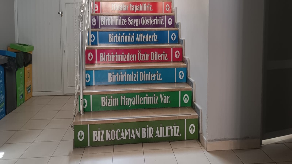 Okulumuzun Merdivenleri Eğitimle Yükseliyor!